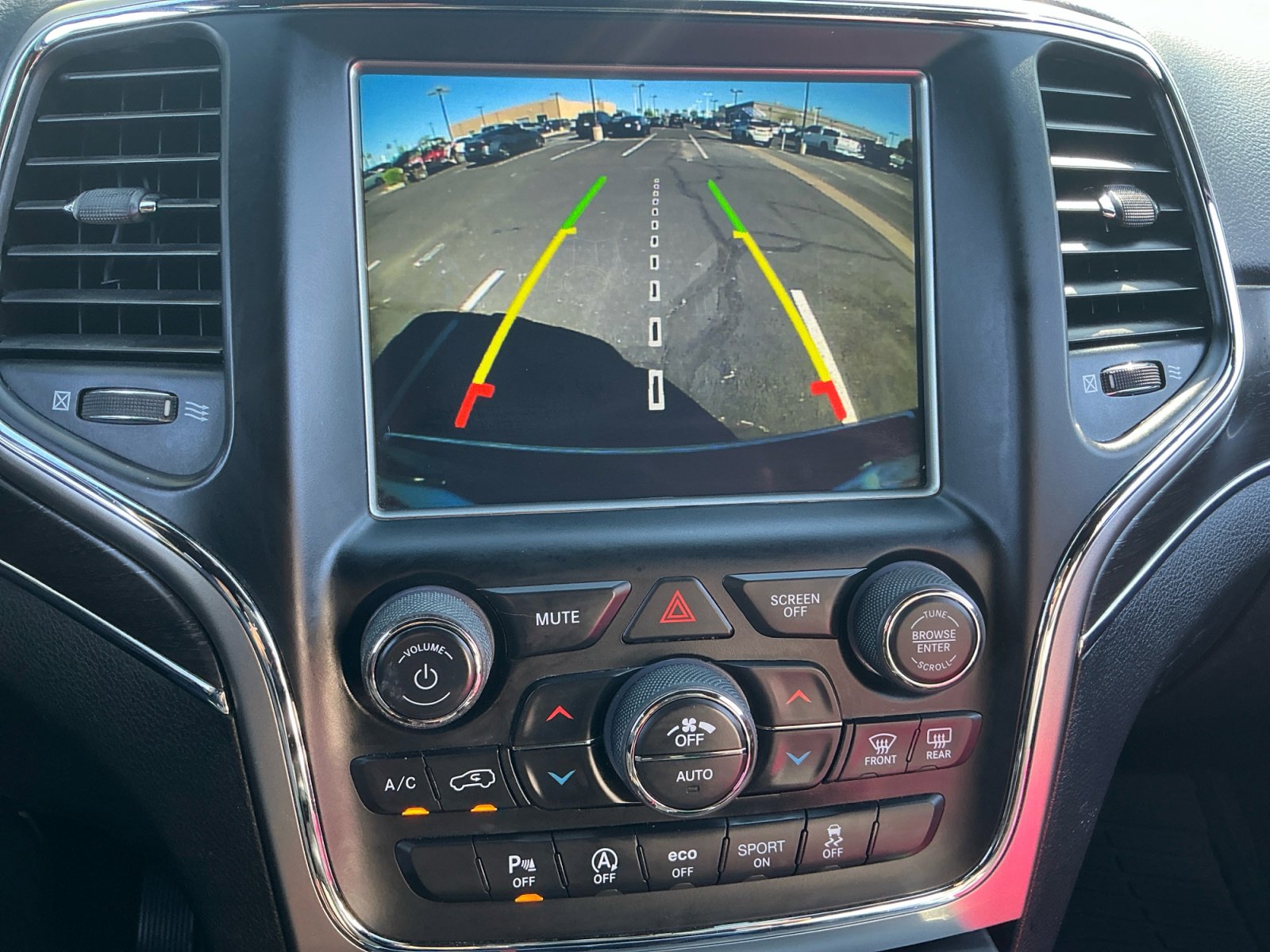 Used 2018 Jeep Grand Cherokee Limited w/ Luxury Group II image 29