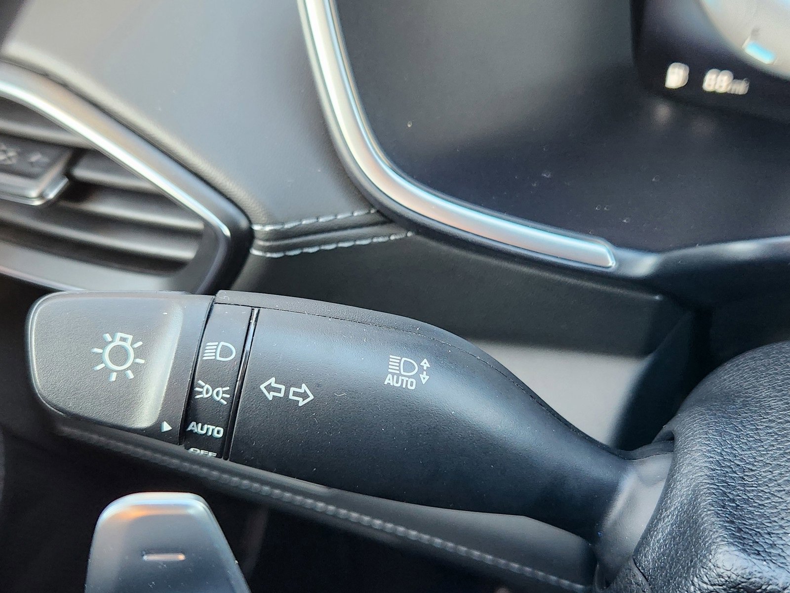 Certified 2022 Hyundai Santa Fe SEL w/ Convenience + Premium Package image 18