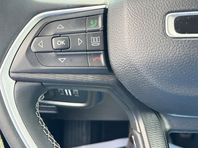 Used 2024 Jeep Grand Cherokee Laredo AWD/4WD image 18