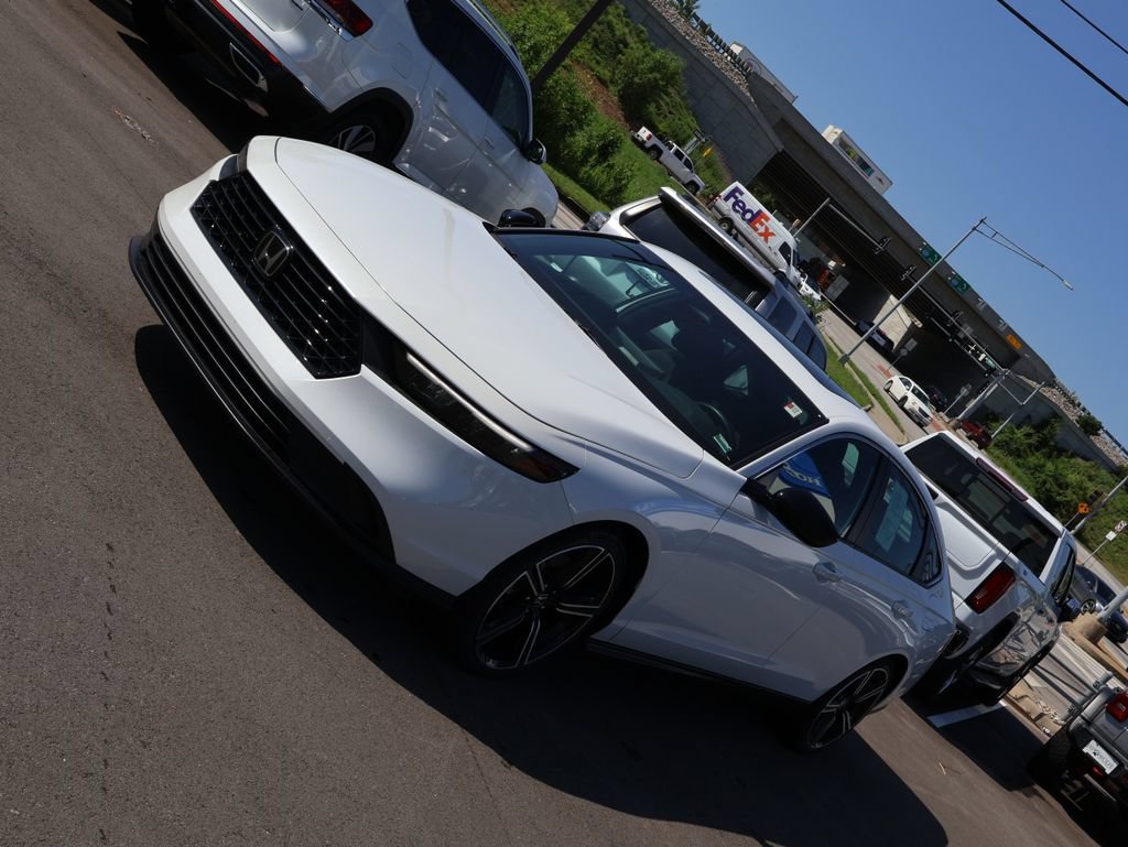 Used 2023 Honda Accord Sport image 3