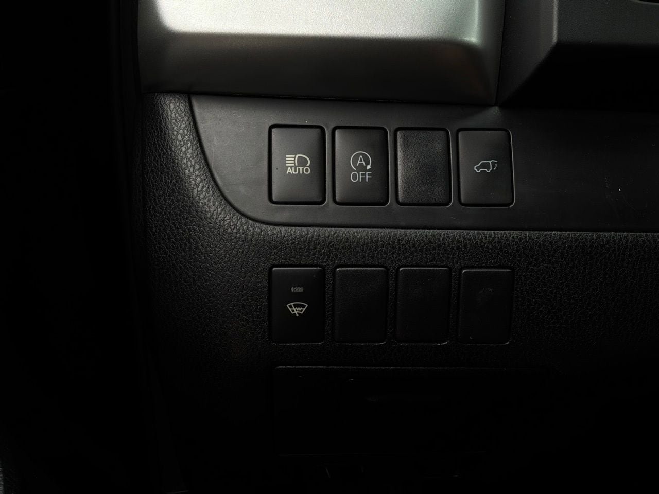 Used 2017 Toyota Highlander Plus FWD image 21