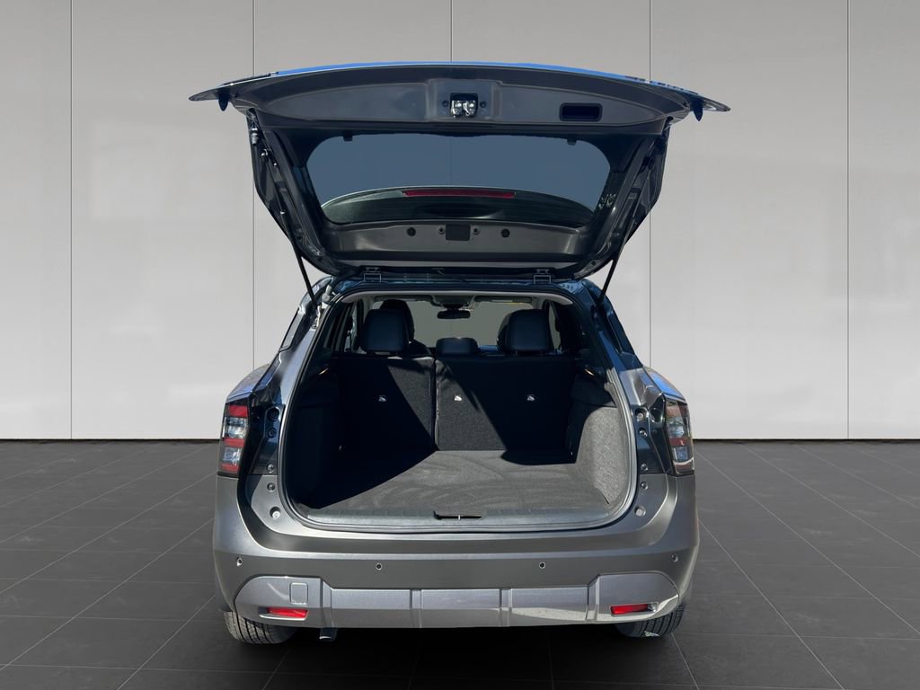 Used 2025 Nissan Kicks SR w/ SR Premium Package image 15