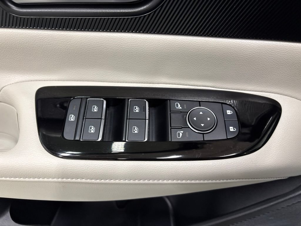 Used 2025 Nissan Murano SV AWD/4WD image 15