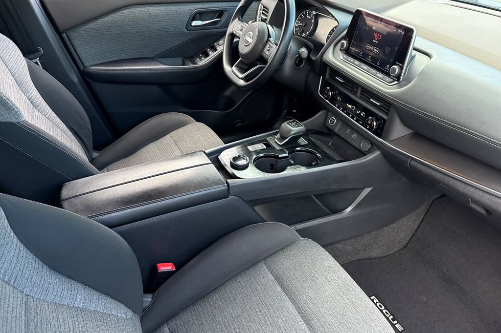 Used 2023 Nissan Rogue SV image 16