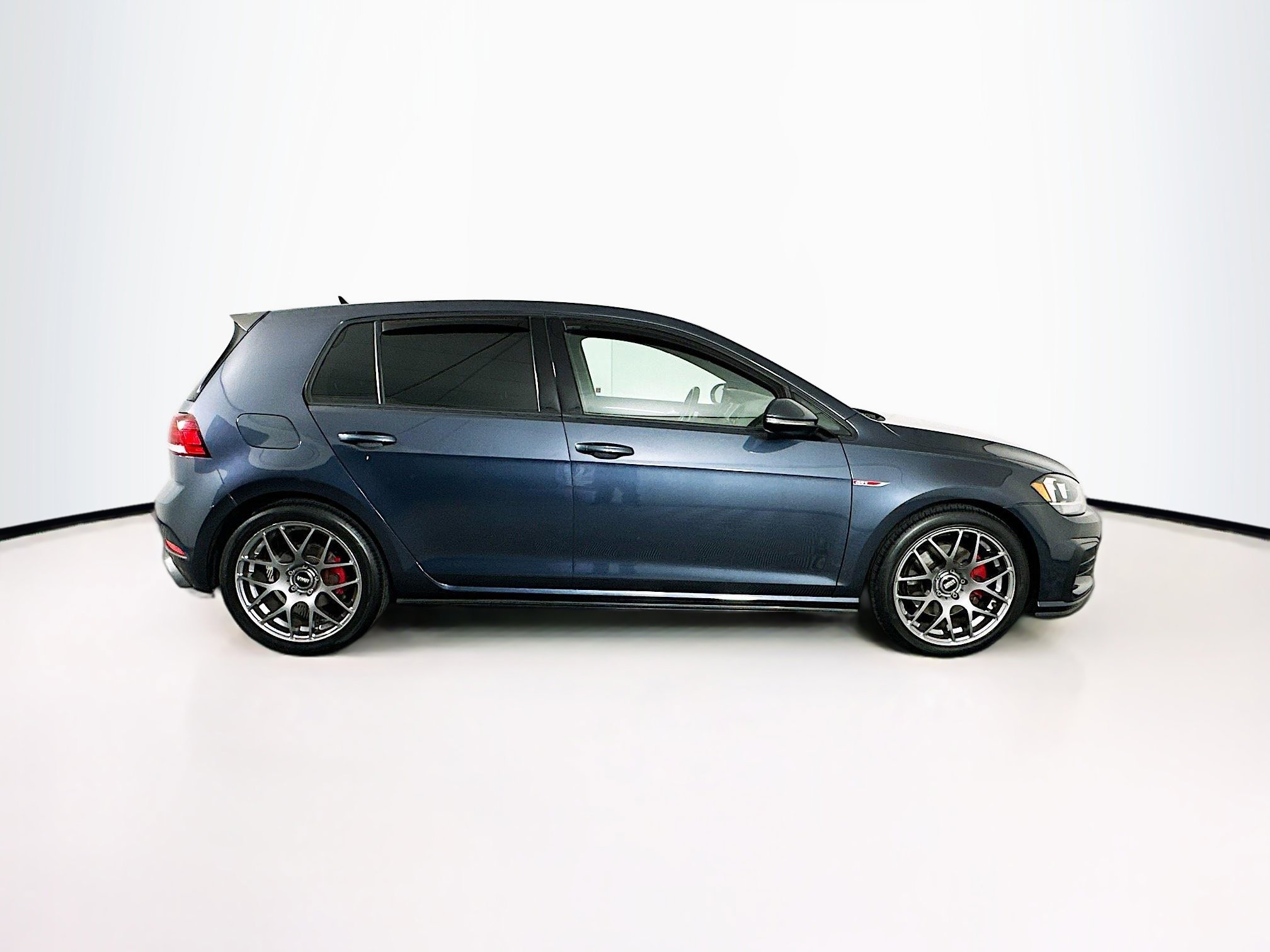 Used 2018 Volkswagen Golf S image 10