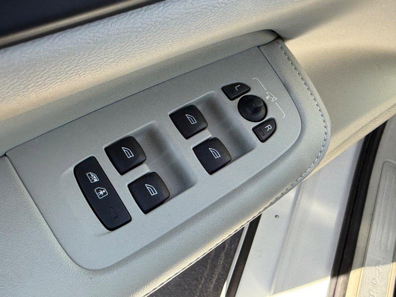 Certified 2024 Volvo S60 B5 Plus w/ Protection Package Premier image 15