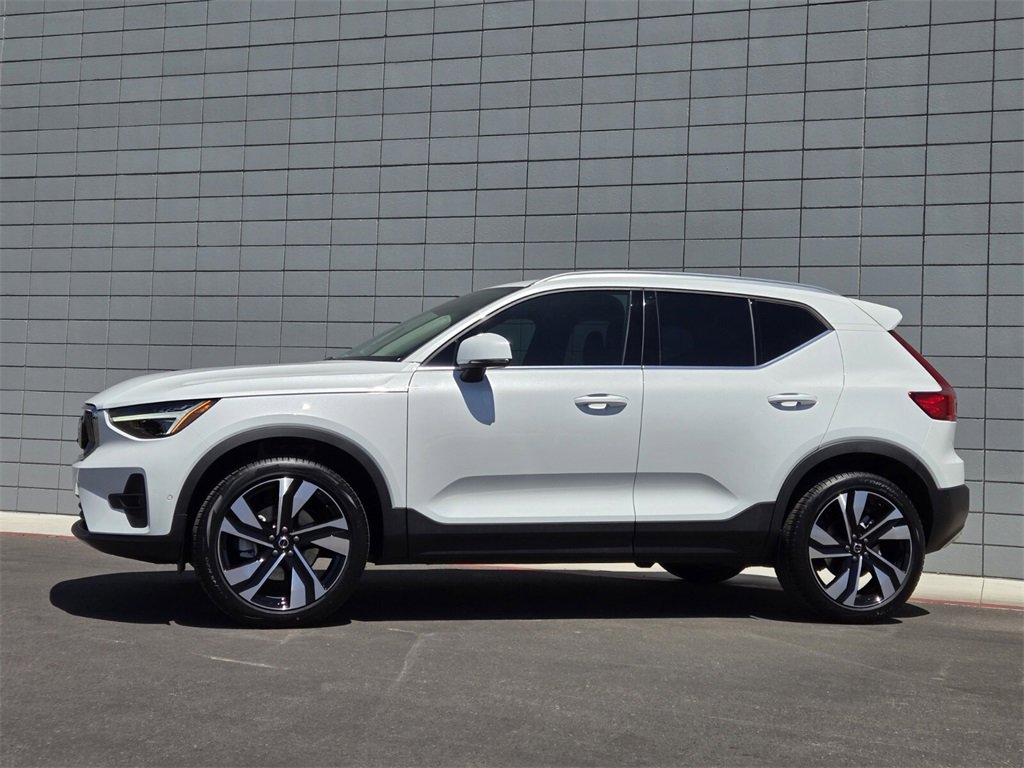 New 2025 Volvo XC40 B5 Ultra w/ Climate Package image 2