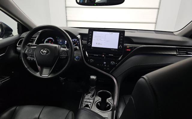 Used 2023 Toyota Camry XSE w/ Cold Weather Package FWD image 4