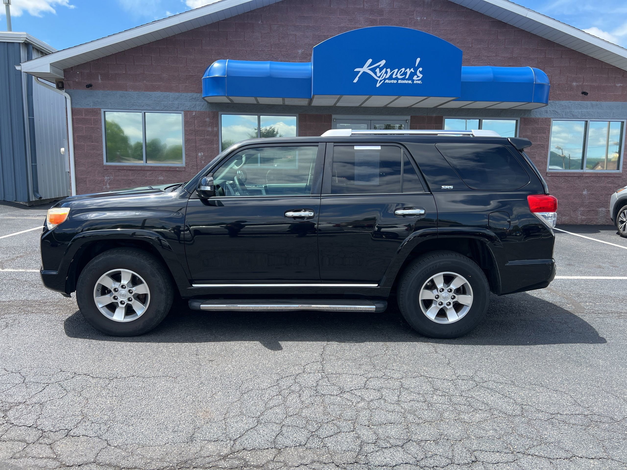 Used 2010 Toyota 4Runner SR5 AWD/4WD image 2