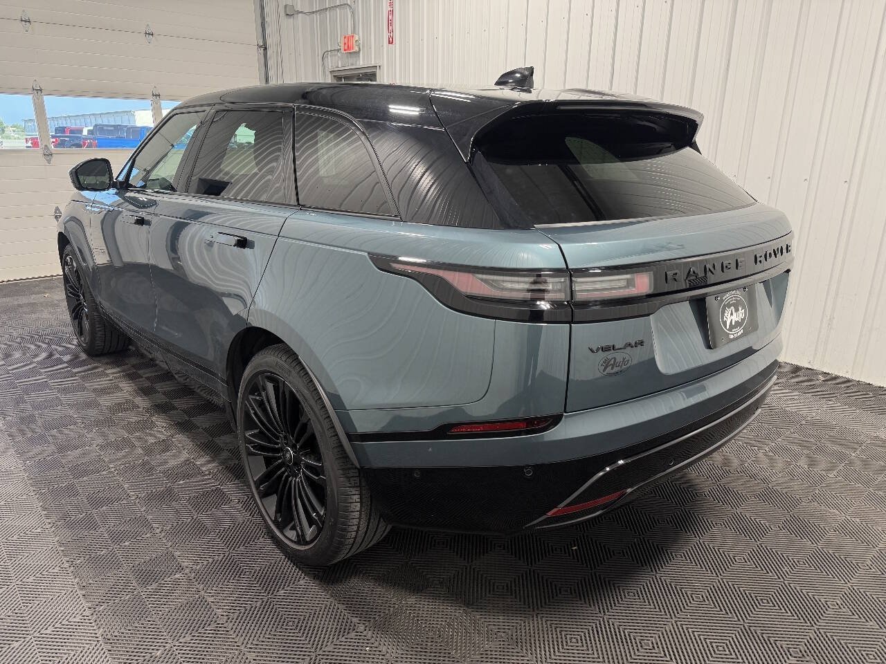 Used 2026 Land Rover Range Rover Velar Dynamic SE AWD/4WD image 4