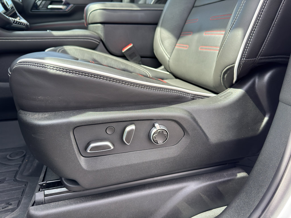 Used 2025 GMC Yukon AT4 Ultimate w/ LPO, Floor Liner Package AWD/4WD image 15