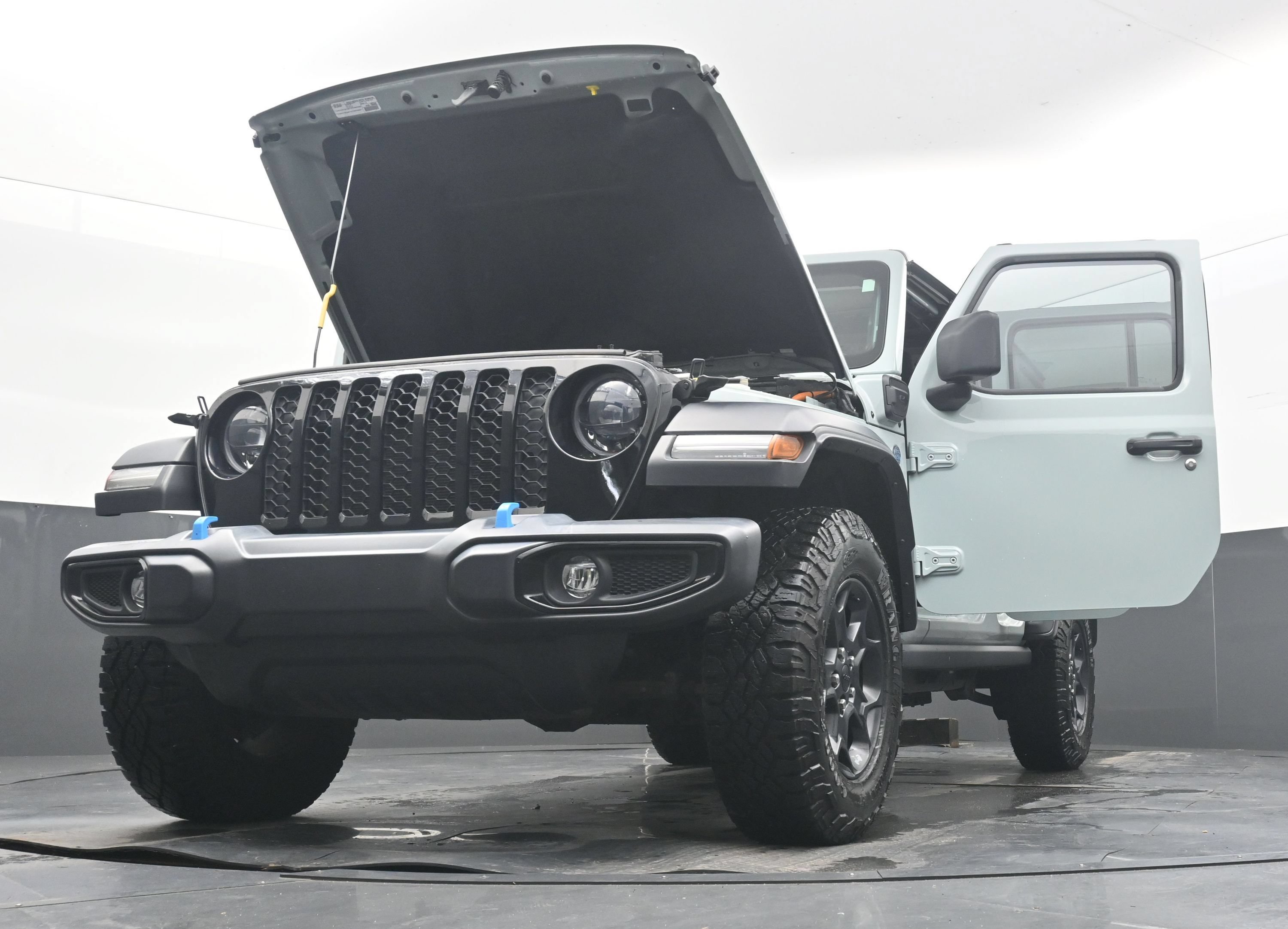 Used 2023 Jeep Wrangler Unlimited w/ 8.4" Radio Group AWD/4WD image 42