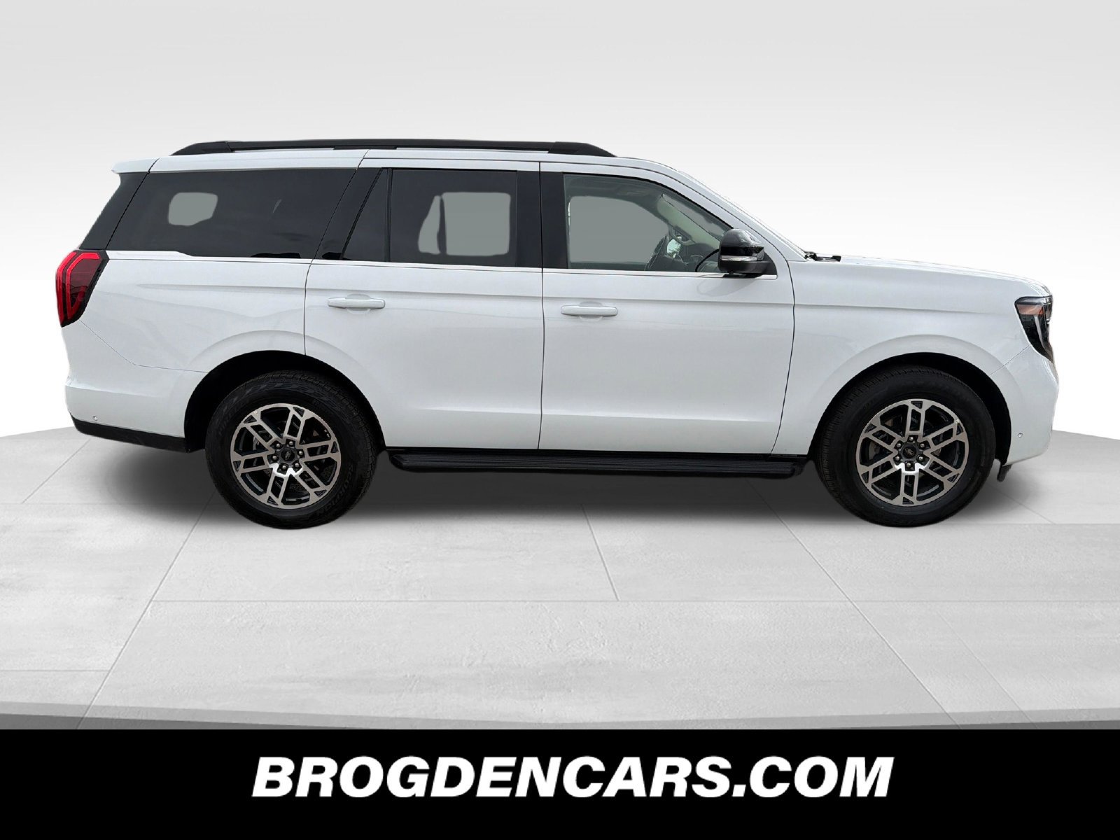Used 2025 Ford Expedition Active AWD/4WD image 2