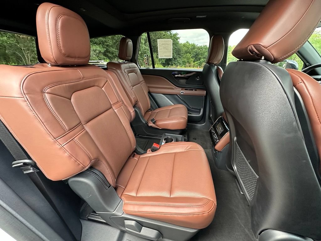 New 2026 Lincoln Aviator Reserve w/ Jet Appearance Package AWD/4WD image 26