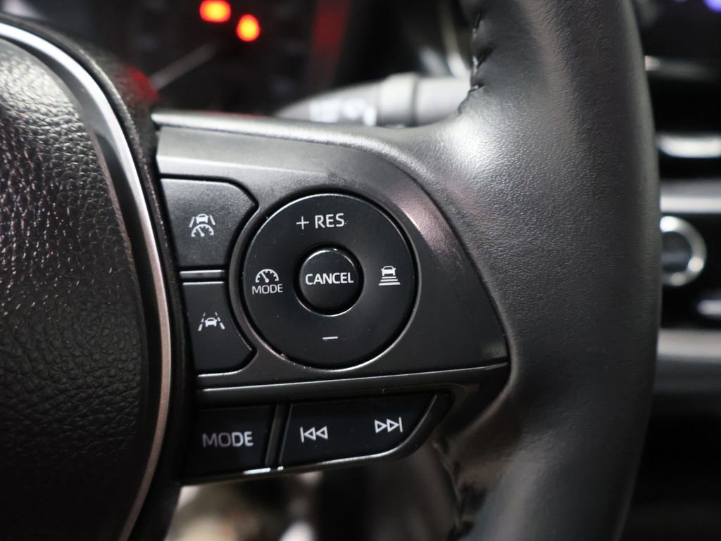Used 2025 Toyota Corolla SE image 34