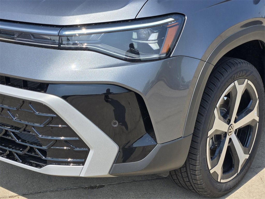 New 2025 Volkswagen Taos SEL image 6