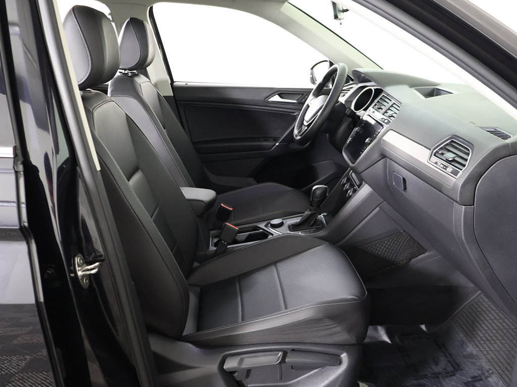 Used 2020 Volkswagen Tiguan SE w/ Panoramic Sunroof Package AWD/4WD image 33