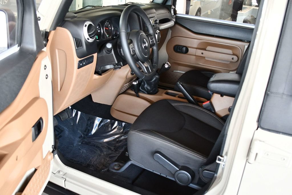 Used 2018 Jeep Wrangler Unlimited Rubicon w/ Connectivity Group AWD/4WD image 41