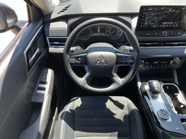 Used 2025 Mitsubishi Outlander SE AWD/4WD image 13