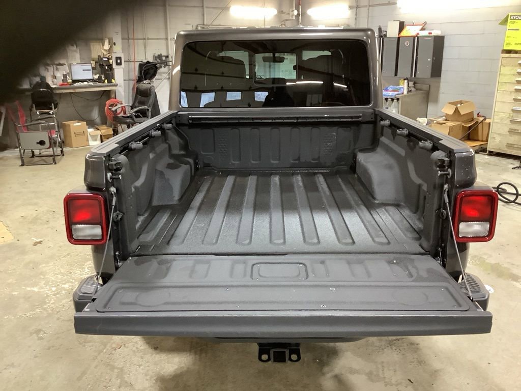 Used 2022 Jeep Gladiator Overland w/ Popular Equipment Package image 3