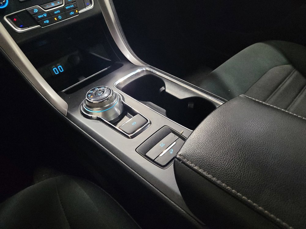 Used 2020 Ford Fusion SE FWD image 26