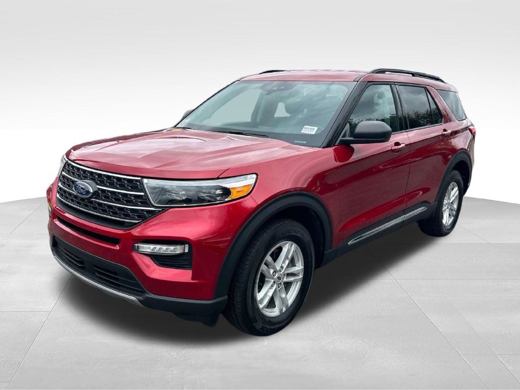 Certified 2024 Ford Explorer XLT w/ Equipment Group 202A AWD/4WD image 9