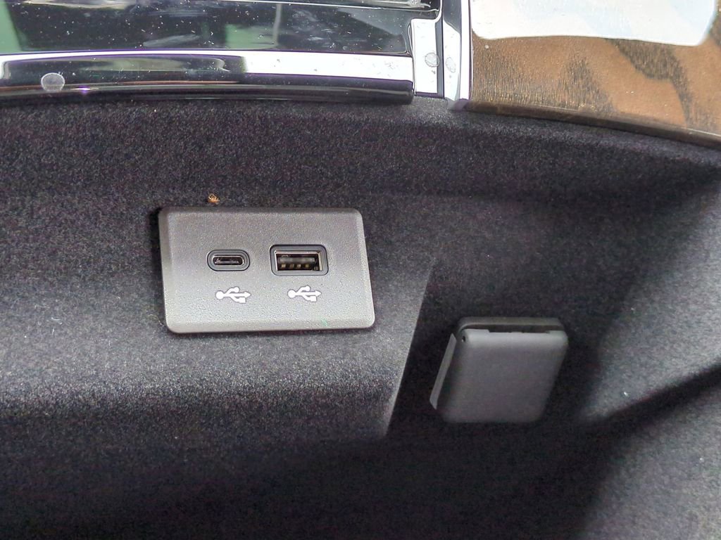 Used 2026 Cadillac Escalade Platinum Sport w/ LPO, ONYX Package image 23