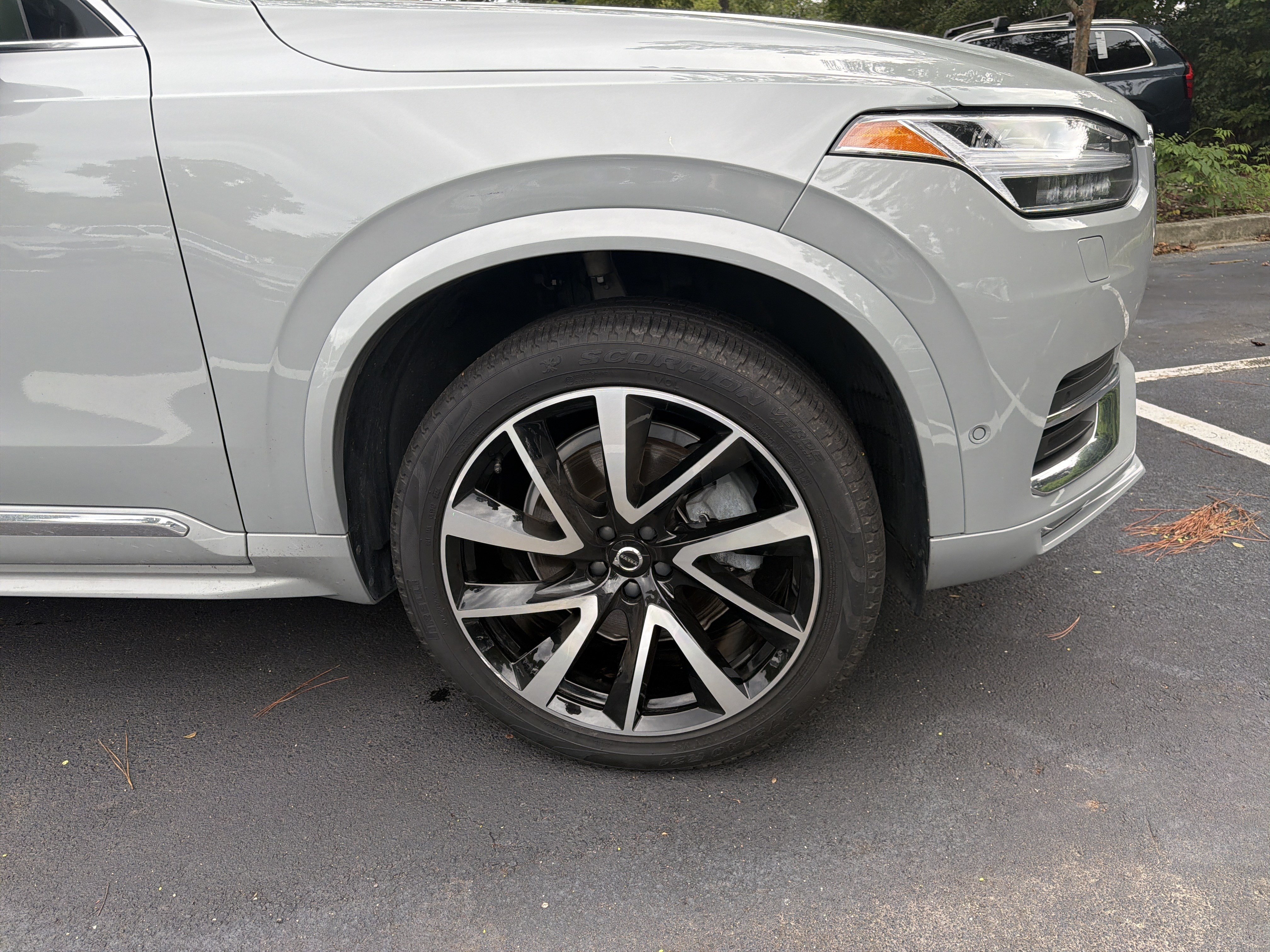 Certified 2025 Volvo XC90 B5 Plus w/ Protection Package Premier AWD/4WD image 13