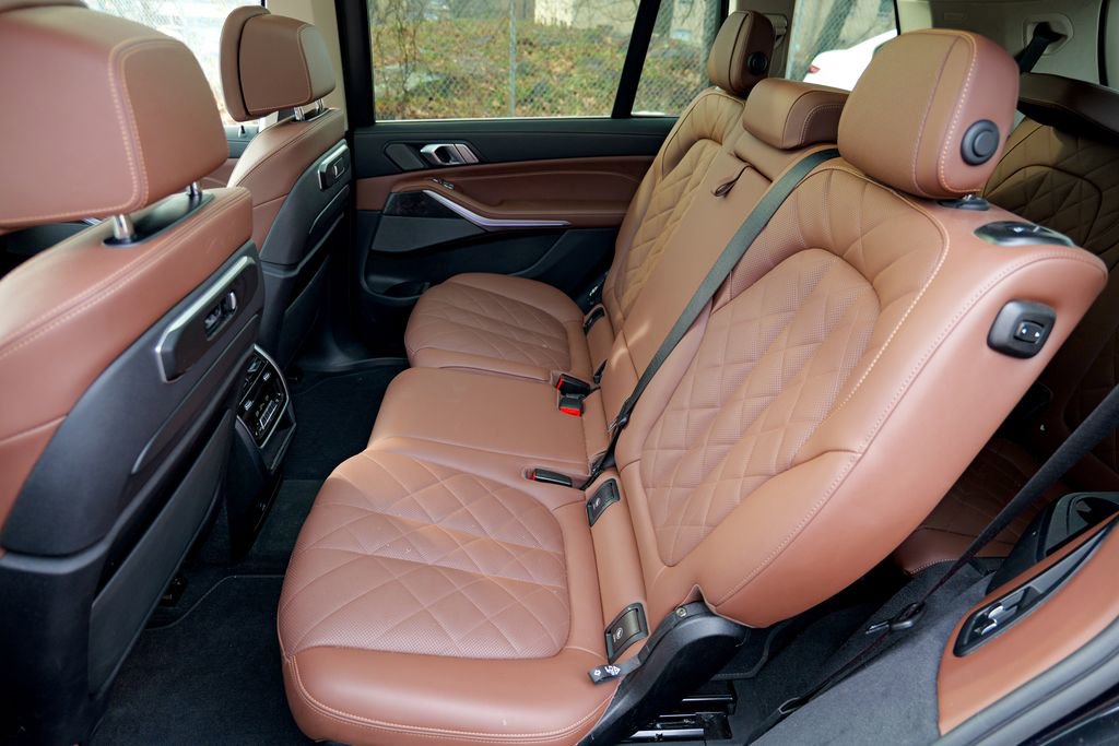 Used 2023 BMW X7 xDrive40i w/ Premium Package image 28