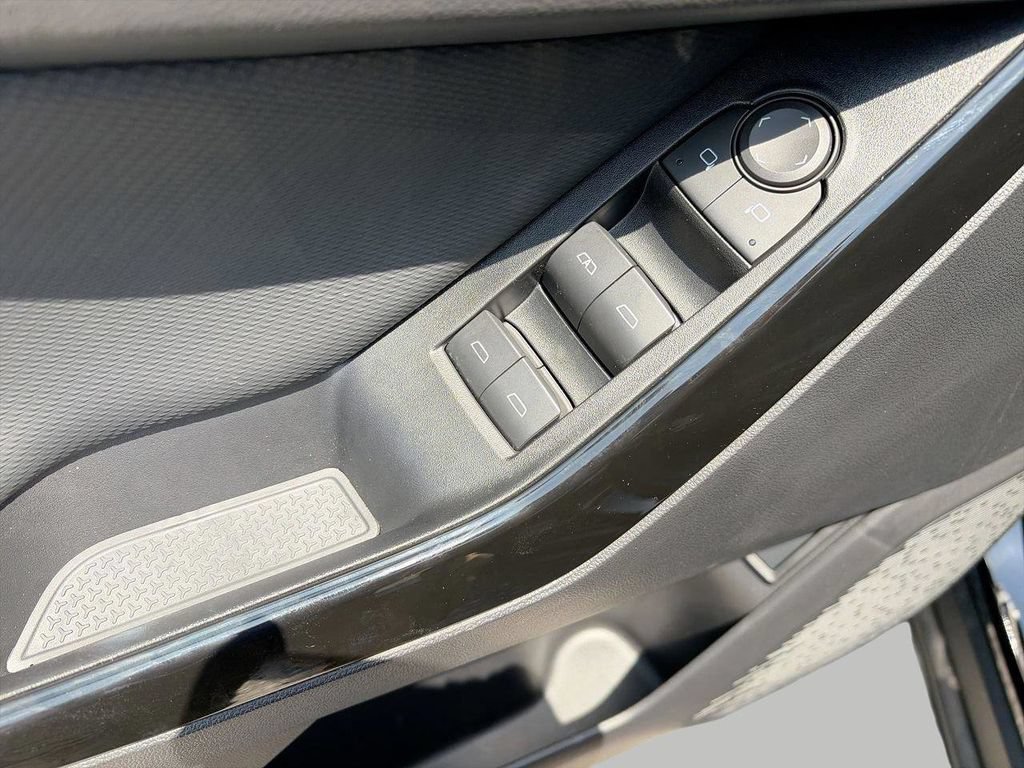 New 2026 Chevrolet Equinox LT w/ Convenience Package II FWD image 15