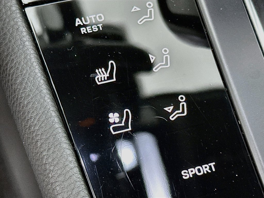 Certified 2023 Porsche Macan S AWD/4WD image 23