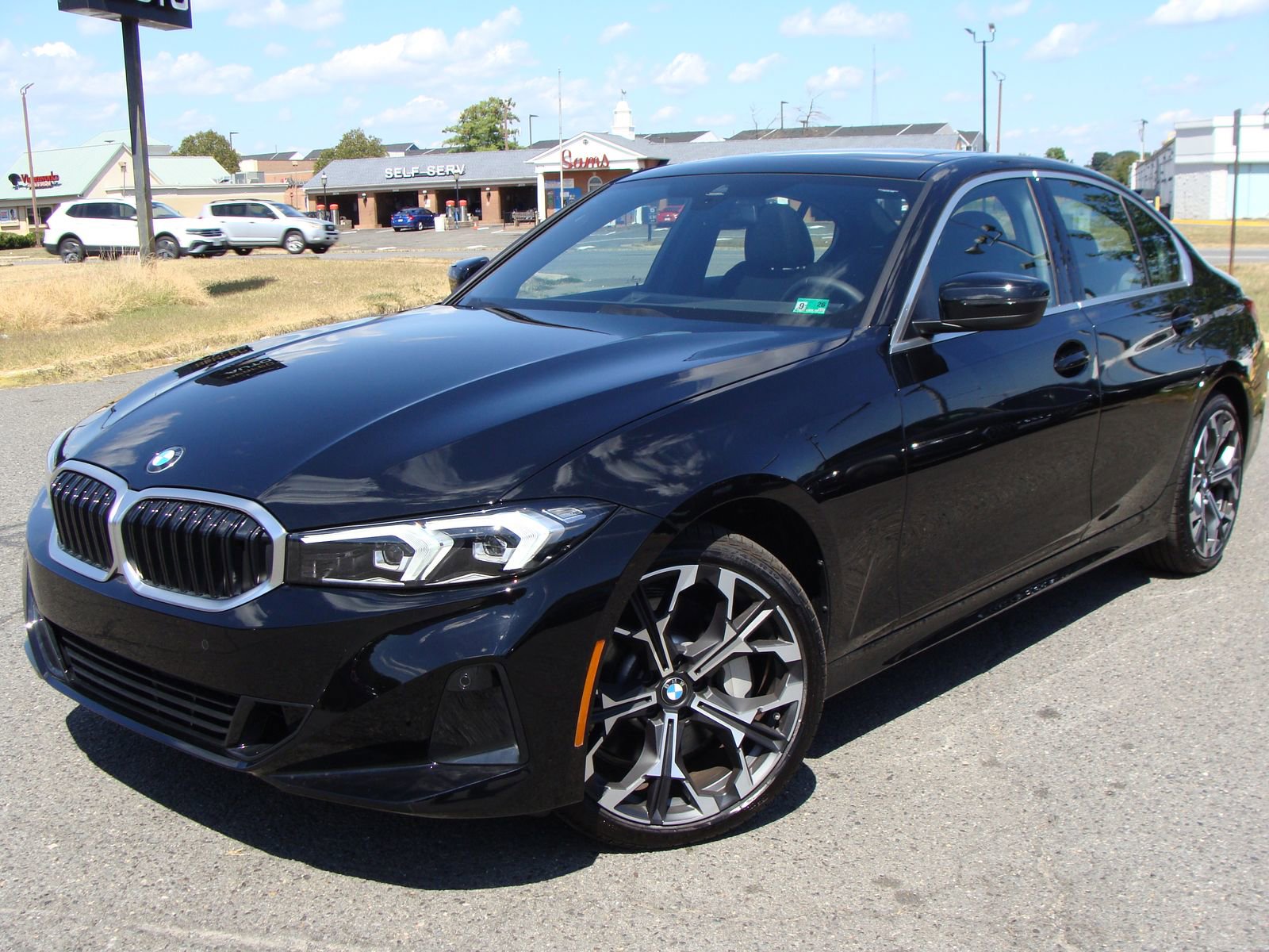 Used 2025 BMW 330i Sedan w/ M Sport Package image 3