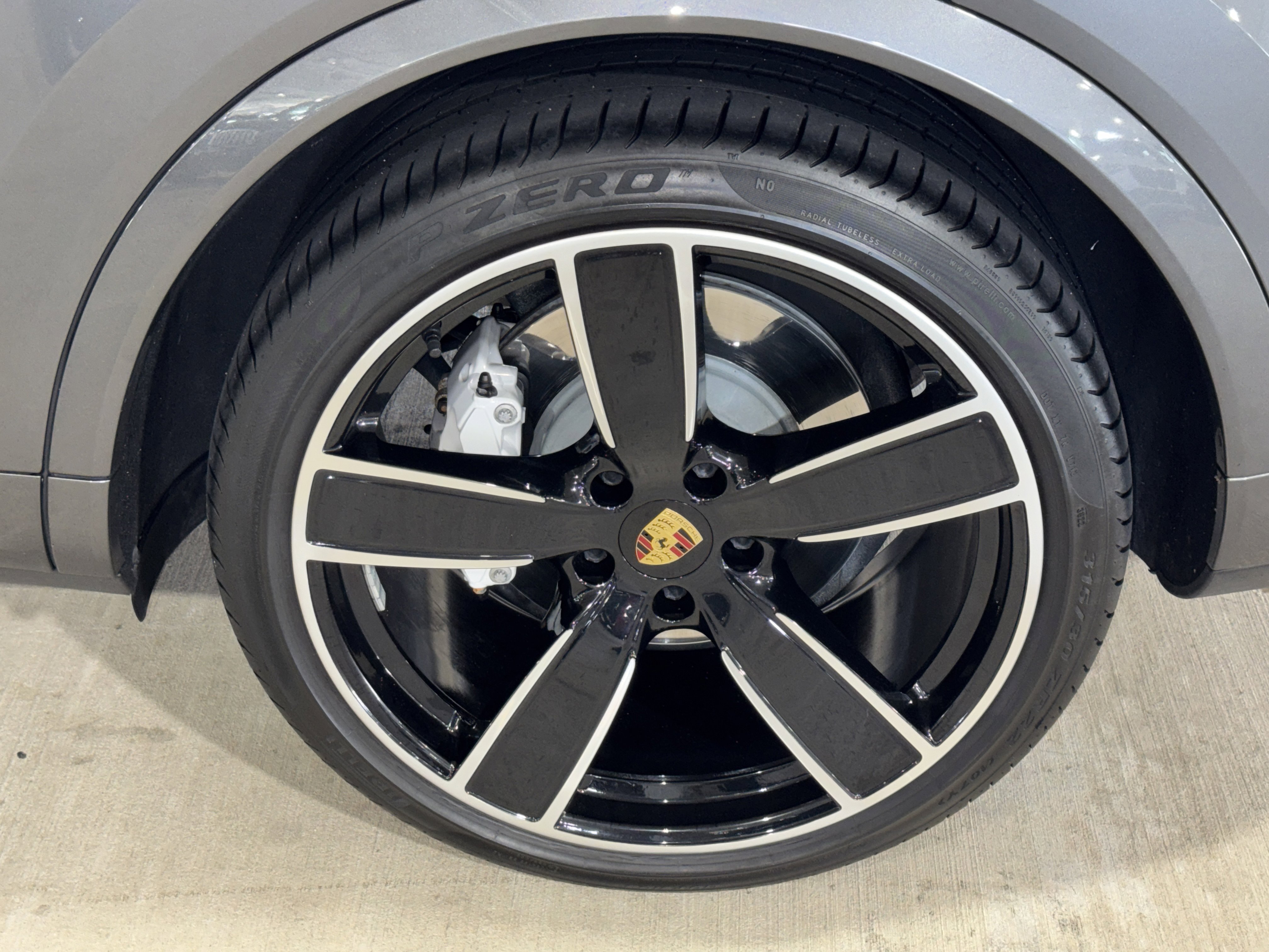 Used 2022 Porsche Cayenne Turbo image 37