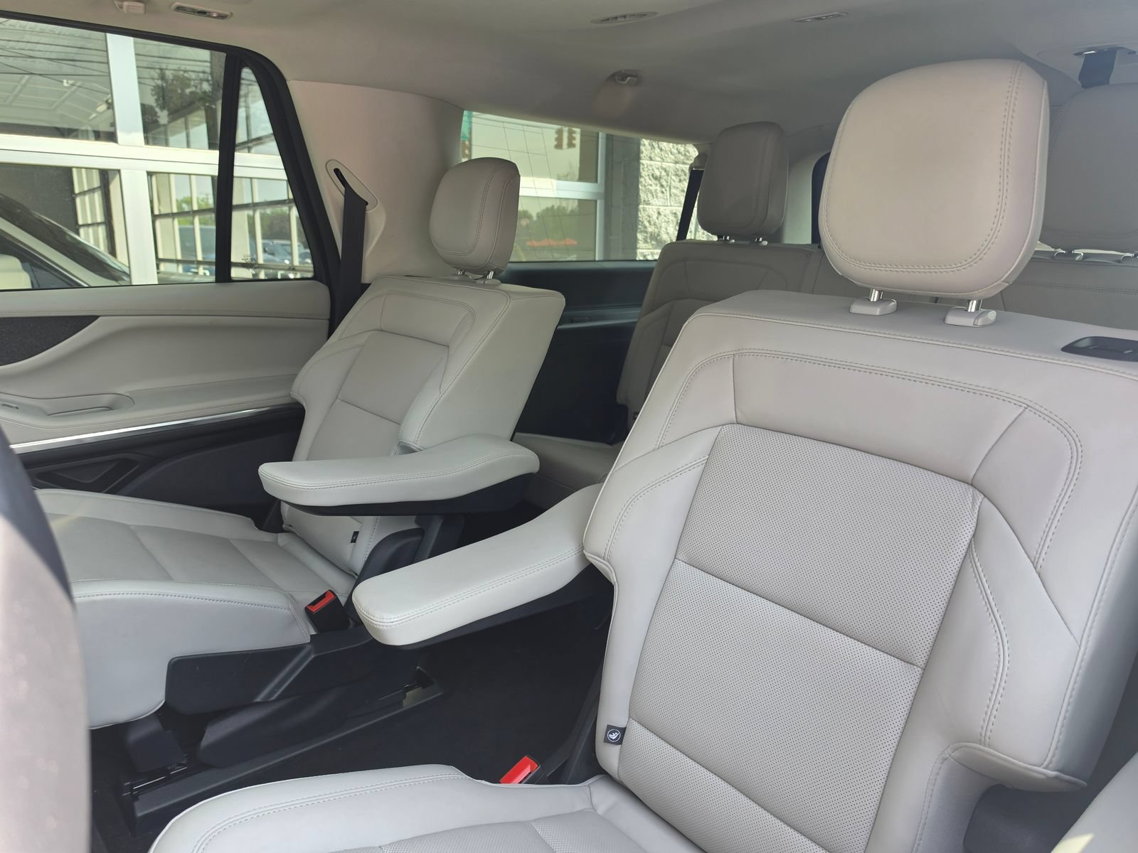 Used 2026 Lincoln Navigator L Reserve w/ Jet Appearance Package AWD/4WD image 7