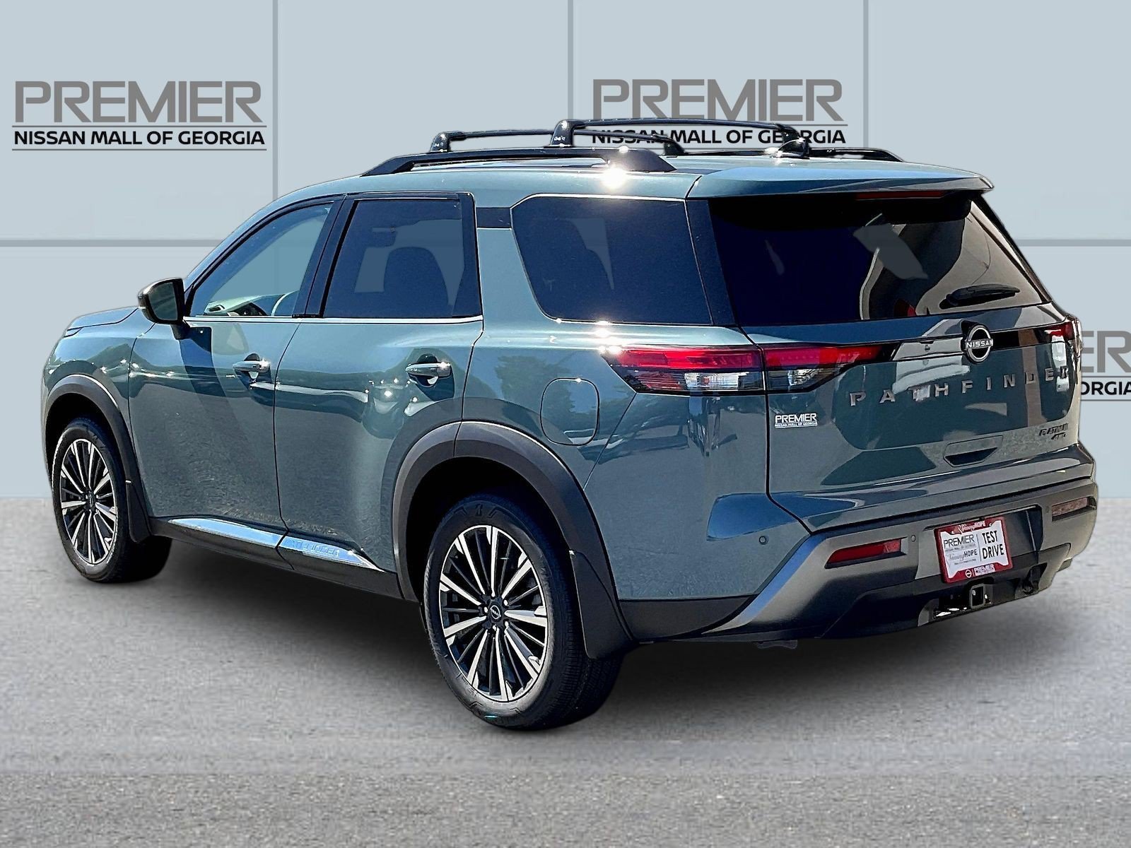 New 2026 Nissan Pathfinder Platinum w/ Accent Package AWD/4WD image 3