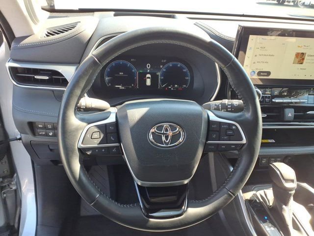 Used 2023 Toyota Highlander Platinum image 7