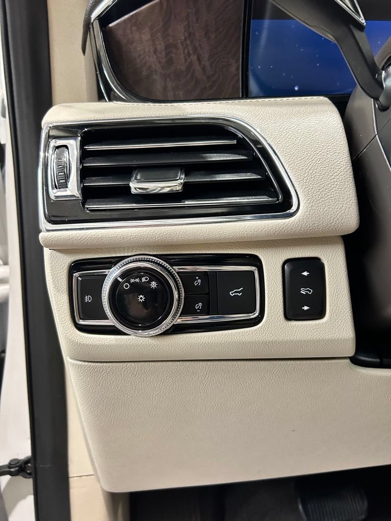 Used 2021 Lincoln Navigator L Reserve AWD/4WD image 6