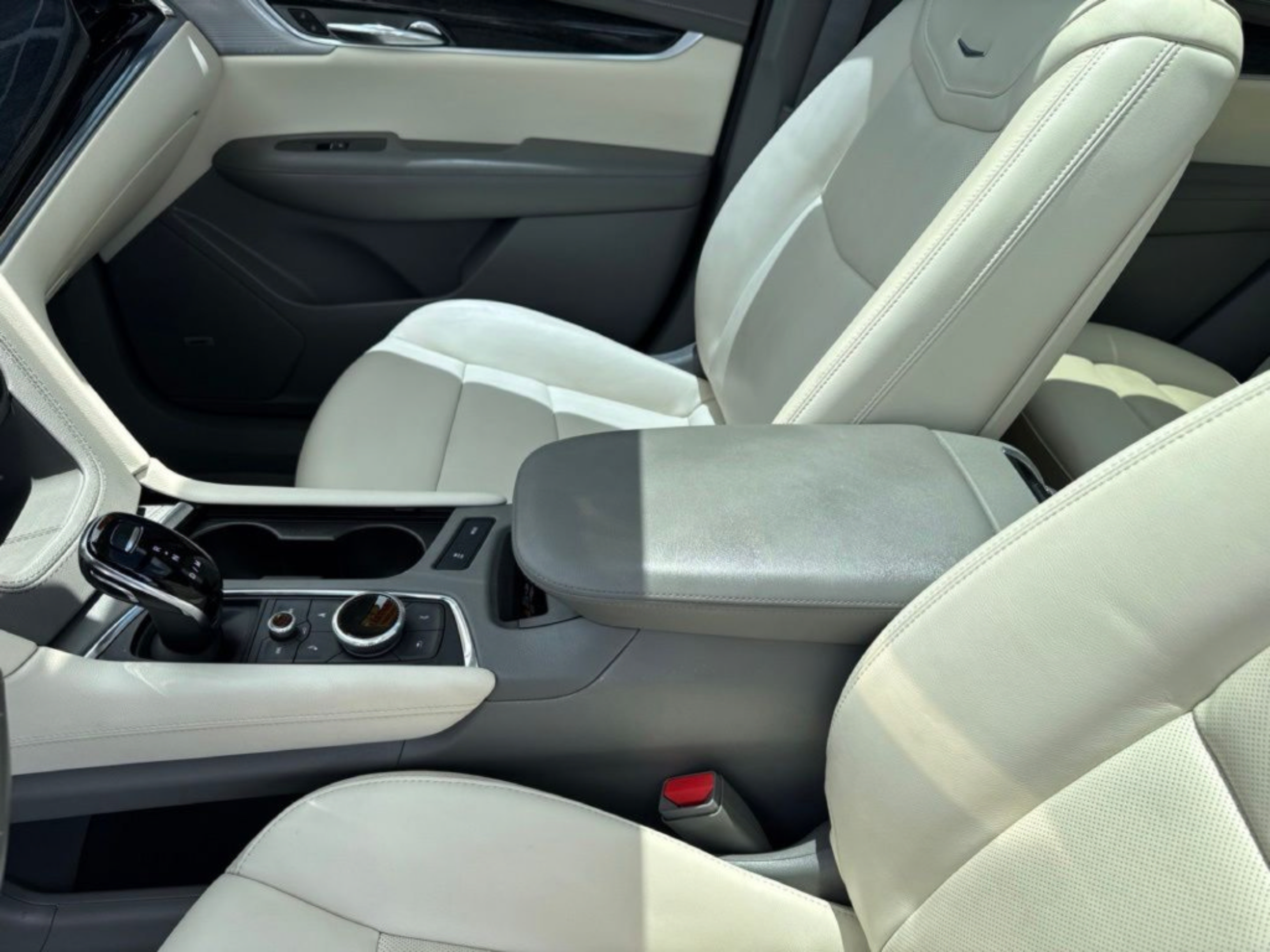 Used 2024 Cadillac XT6 Premium Luxury FWD image 20