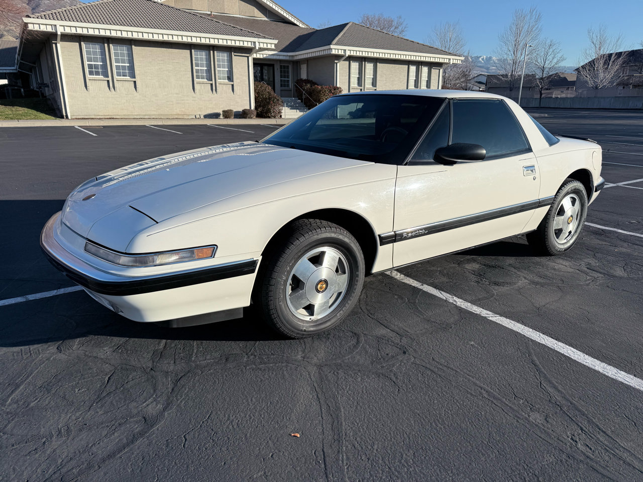 Used 1990 Buick Reatta Coupe image 1