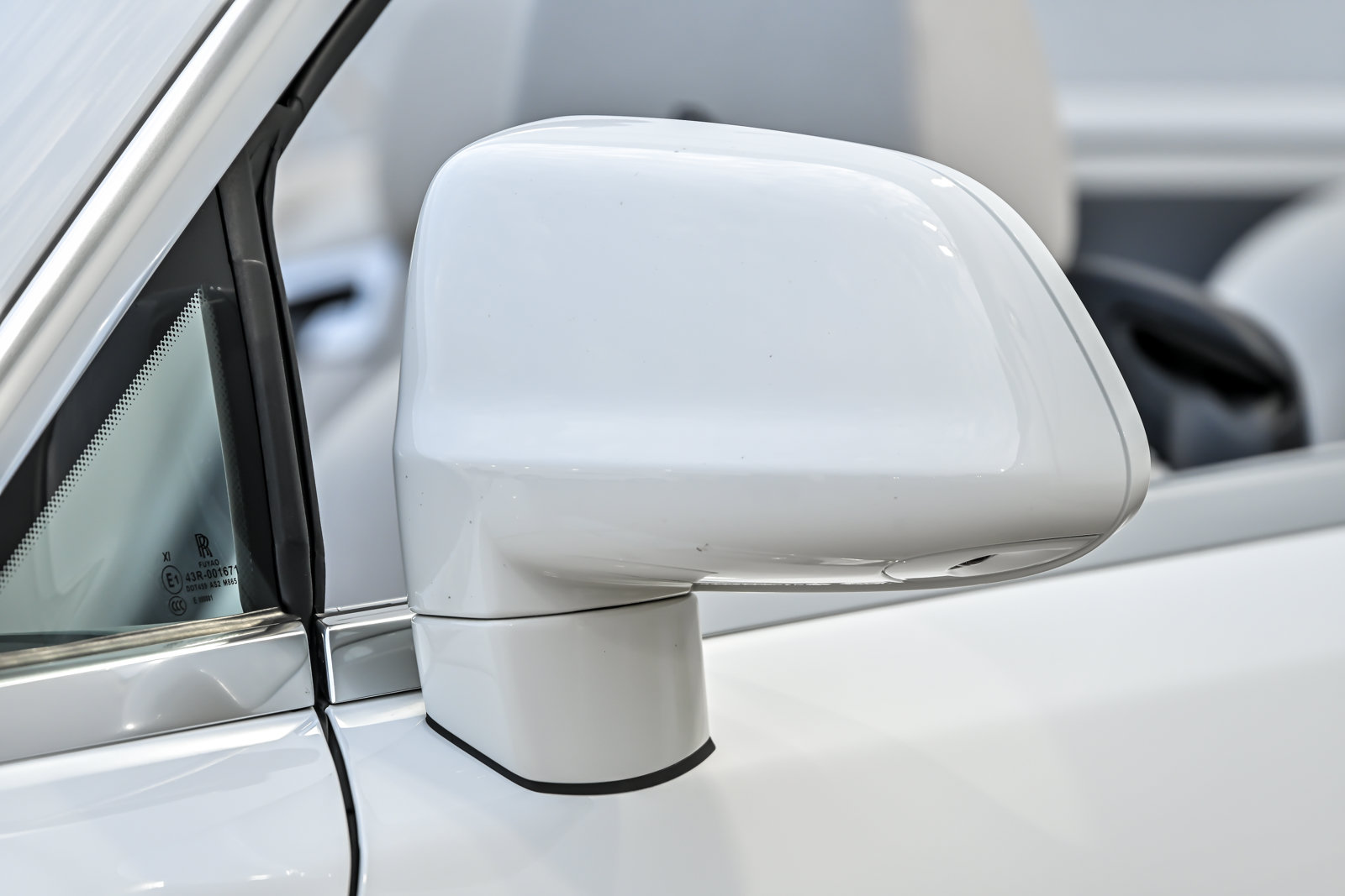 Used 2020 Rolls-Royce Dawn RWD image 9