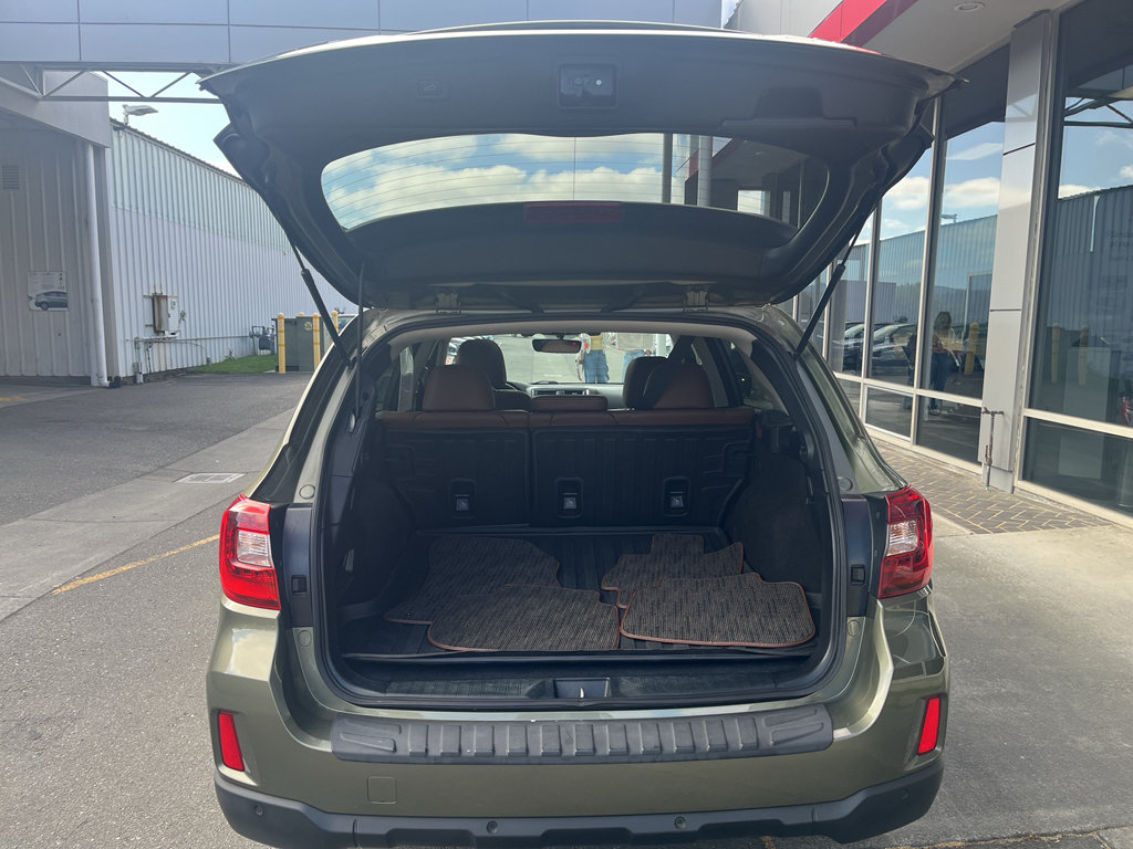 Used 2017 Subaru Outback 2.5i Touring AWD/4WD image 12