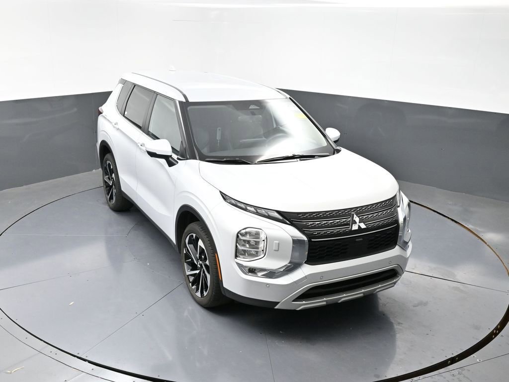 Used 2024 Mitsubishi Outlander SE image 44