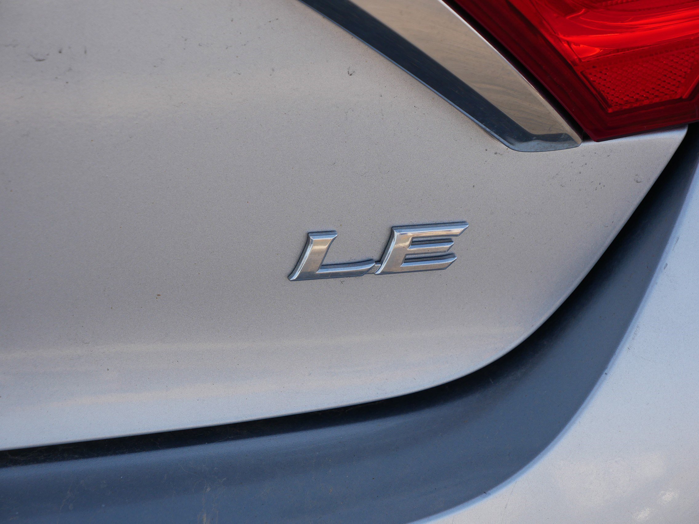 Used 2015 Toyota Camry LE image 8