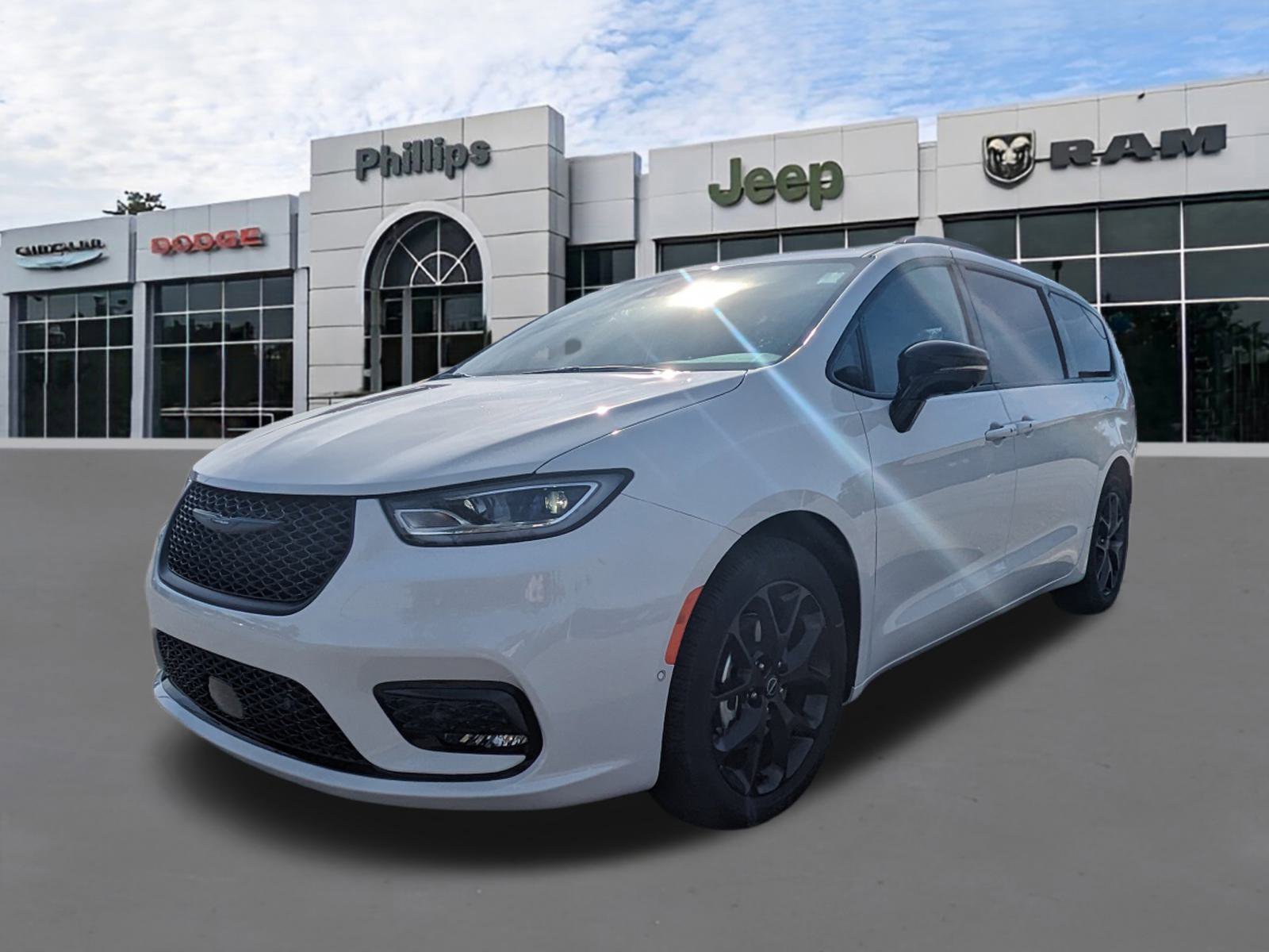 New 2026 Chrysler Pacifica Limited w/ S Appearance Package image 8