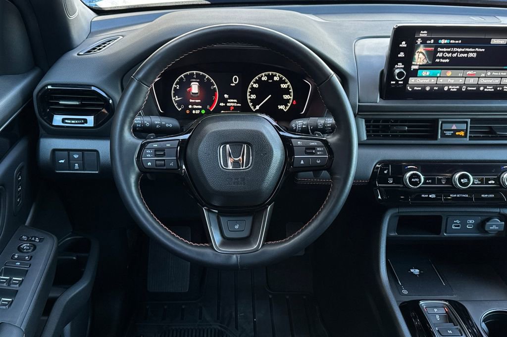 Used 2025 Honda Pilot TrailSport image 16