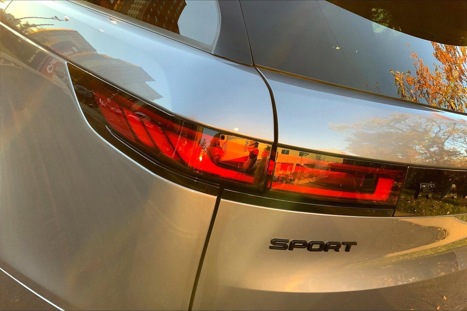 Used 2024 Land Rover Range Rover Sport SE image 28