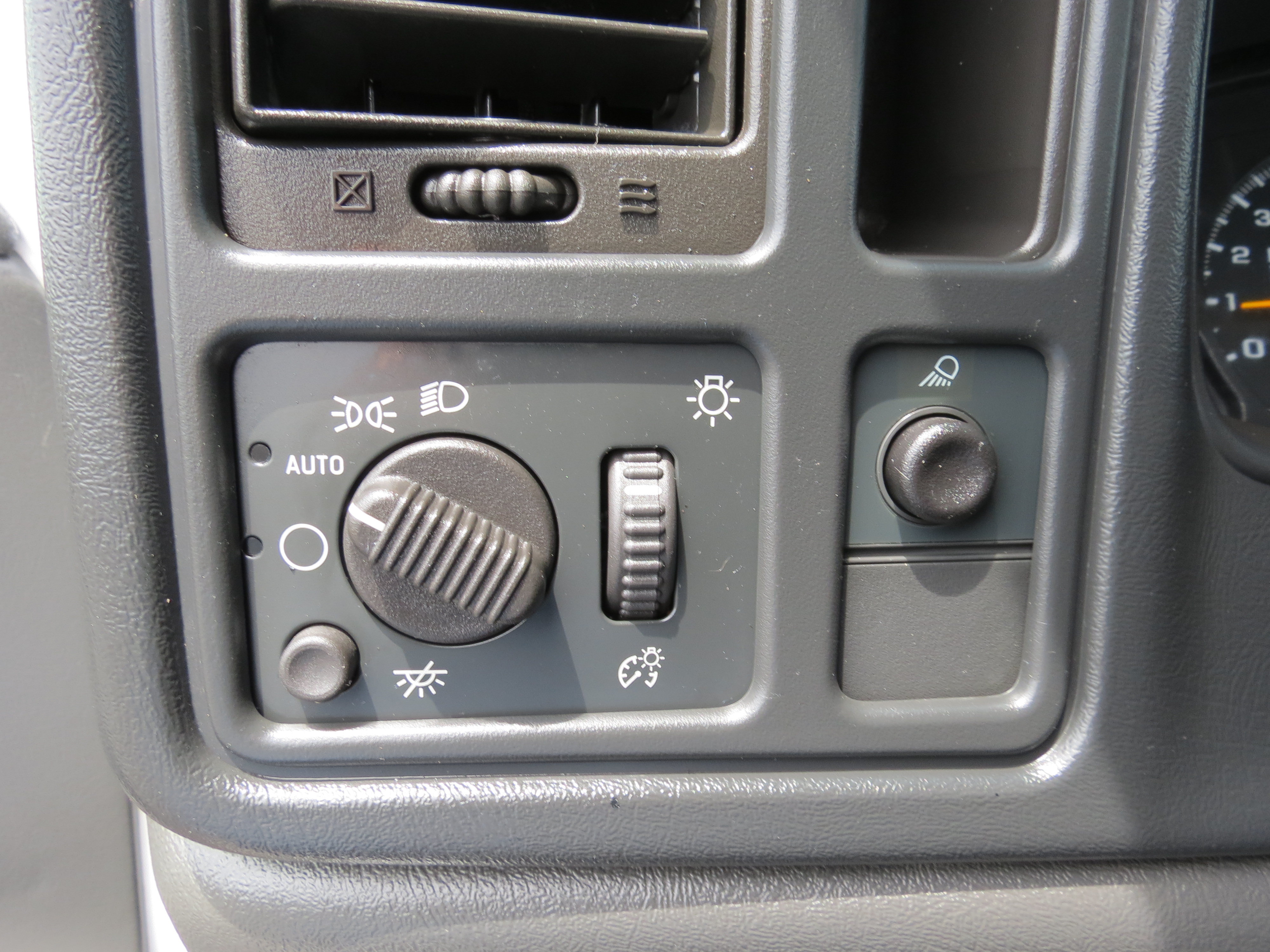 Used 2003 Chevrolet Silverado 1500 2WD Regular Cab w/ Exterior Appearance Package image 15