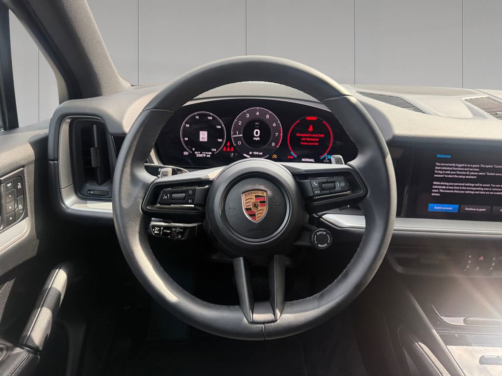 Used 2025 Porsche Cayenne image 13