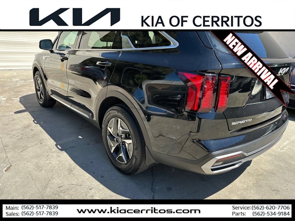 Certified 2023 Kia Sorento EX FWD image 3