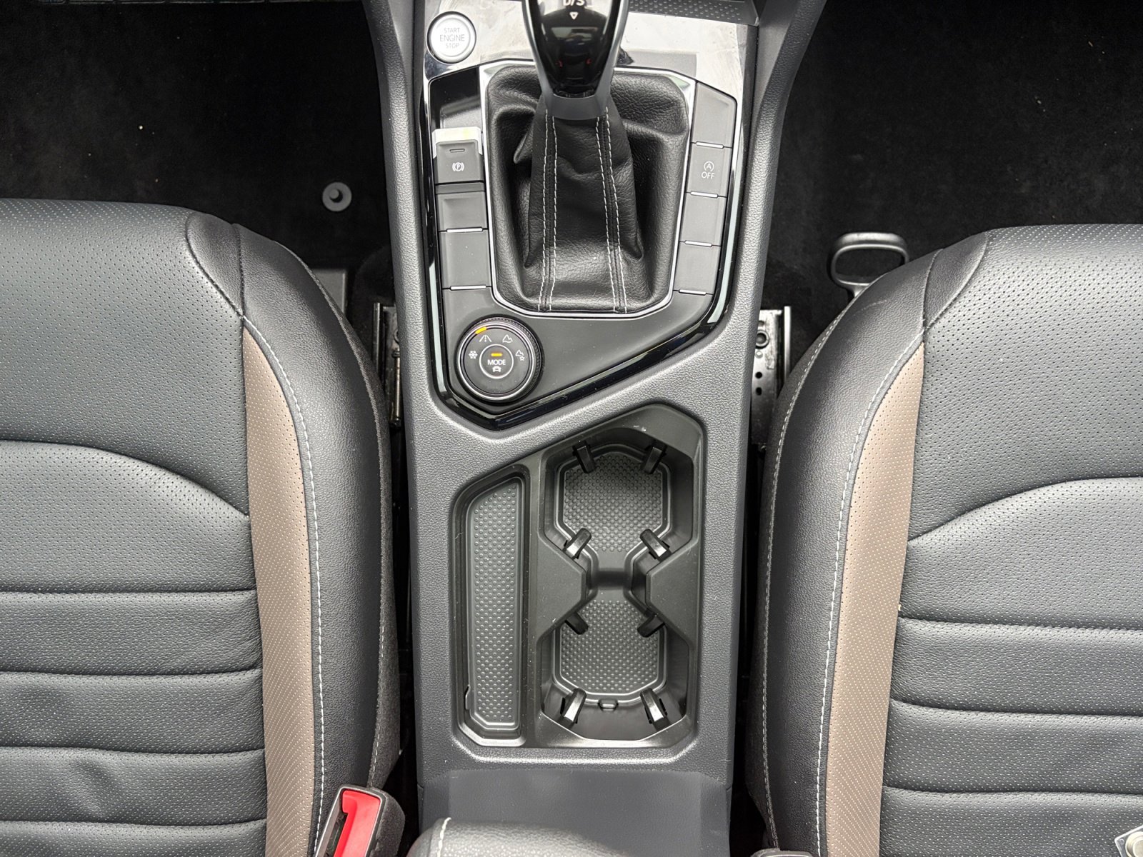 Certified 2024 Volkswagen Taos SEL image 9